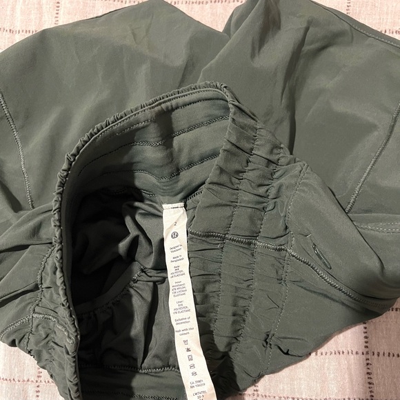 Lululemon track that shorts - Picture 4 of 5